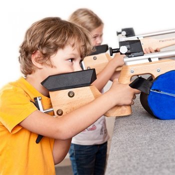Kinder beim Schießen mit dem RedDot Lasersystem